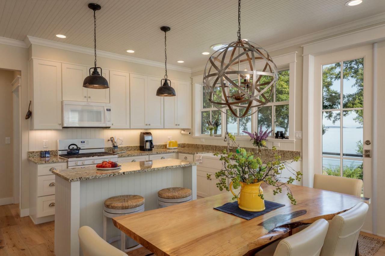 Orcas Beach Cottage Eastsound Bagian luar foto